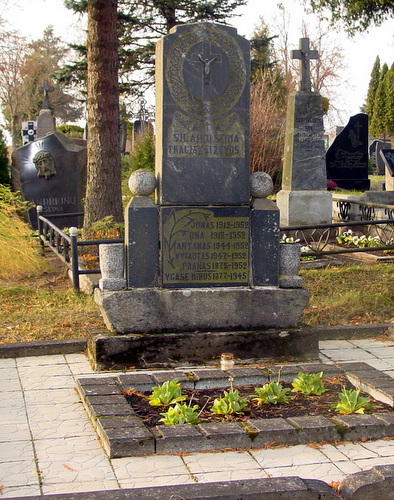 Šilaikų šeimos kapas Traupio kapinėse. T. Kontrimavičiaus nuotrauka